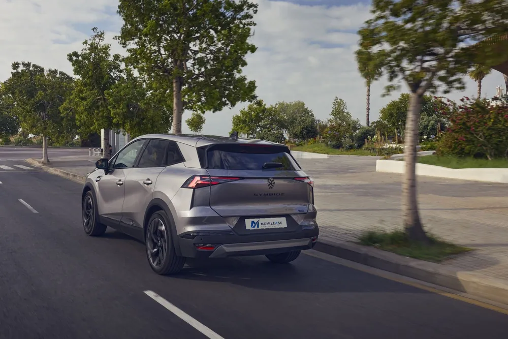 Renault Symbioz en renting — vista trasera tres cuartos