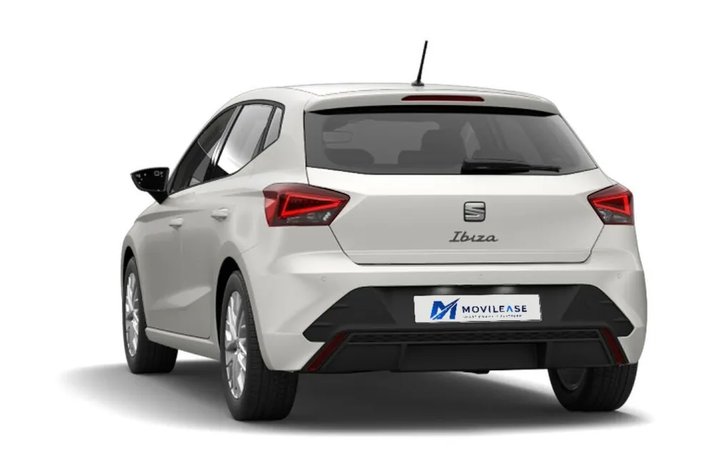 SEAT Ibiza en renting — vista trasera tres cuartos