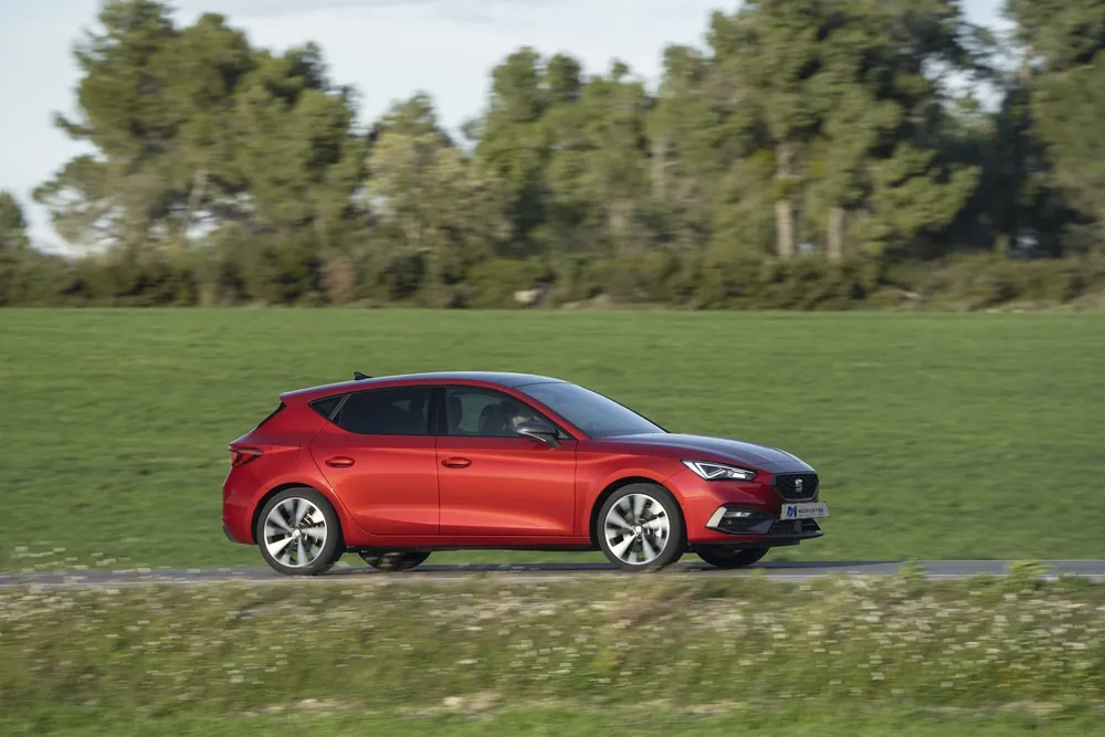 SEAT León FR en renting — vista lateral