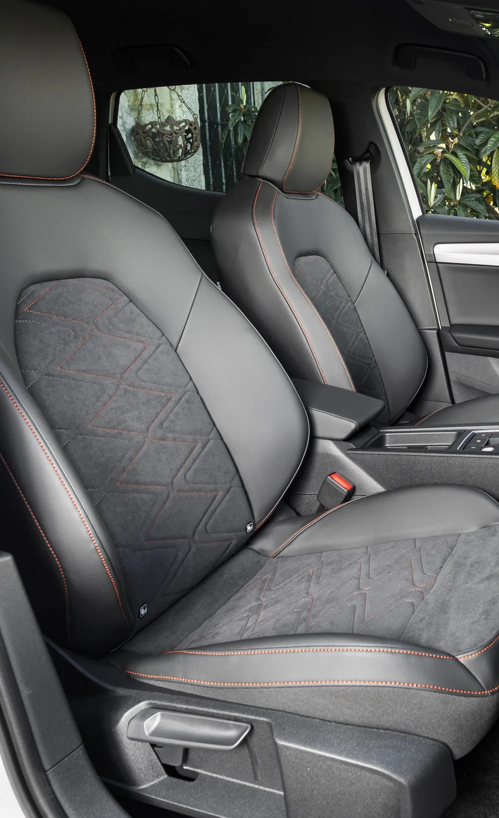 SEAT León FR en renting — asientos delanteros