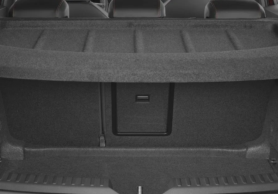 SEAT León en renting — maletero