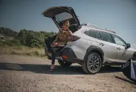 Subaru Outback Touring, tres cuartos trasero con el portón abierto