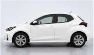 Toyota Yaris en renting — perfil lateral