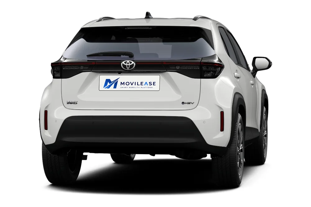 Toyota Yaris Cross 130H Active en blanco, vista trasera con la insignia HEV