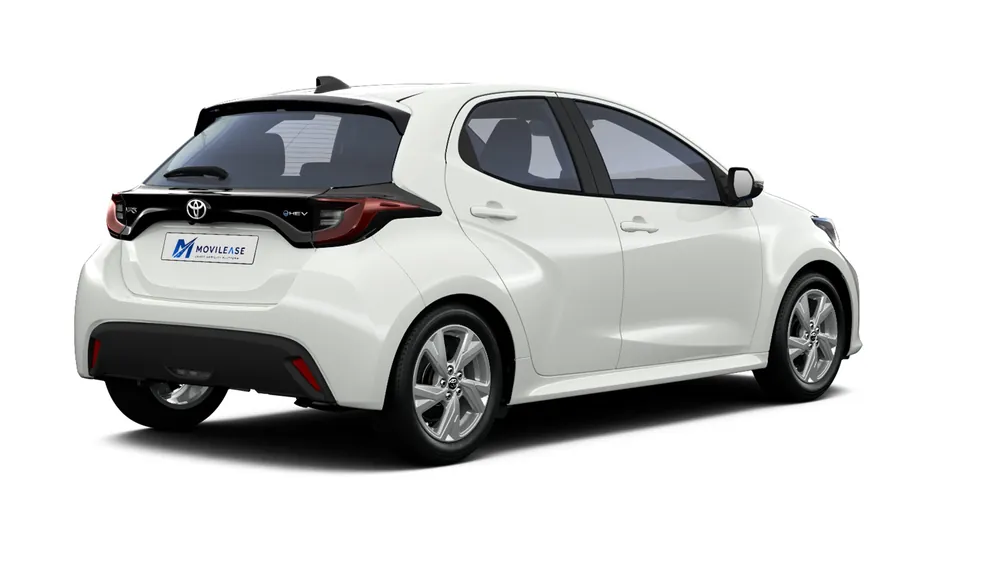 Toyota Yaris en renting — vista trasera tres cuartos