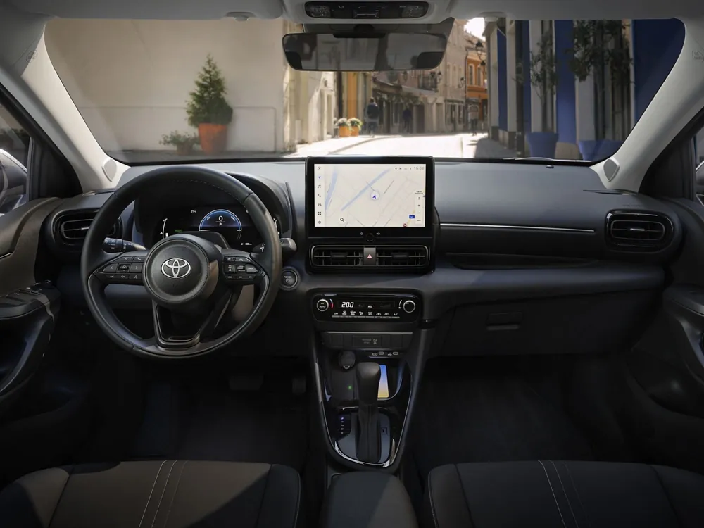 Toyota Yaris en renting — salpicadero