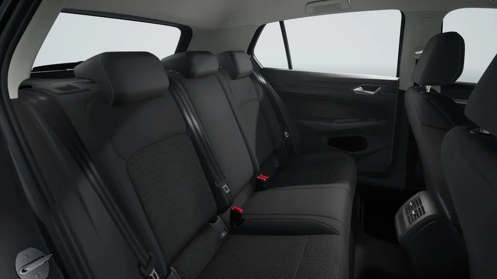 Volkswagen Golf en renting — asientos traseros