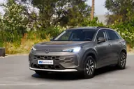 Volkswagen T-Roc en renting — vista frontal tres cuartos
