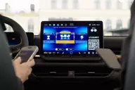 Volkswagen T-Roc en renting — pantalla del sistema multimedia