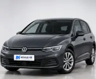 Volkswagen Golf en renting — vista frontal tres cuartos
