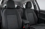 Volkswagen Golf en renting — asientos delanteros
