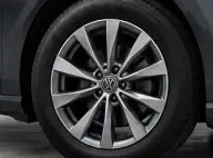 Volkswagen Golf en renting — llanta