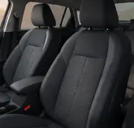 Volkswagen Taigo en renting — asientos delanteros